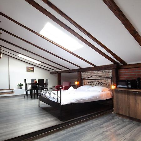 Apartmán Little Paris Booutique In Old Town Center Brašov Exteriér fotografie