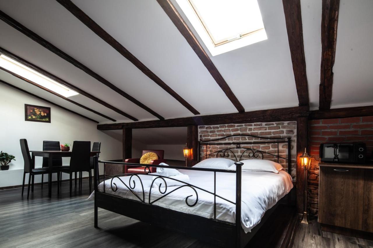 Apartmán Little Paris Booutique In Old Town Center Brašov Exteriér fotografie